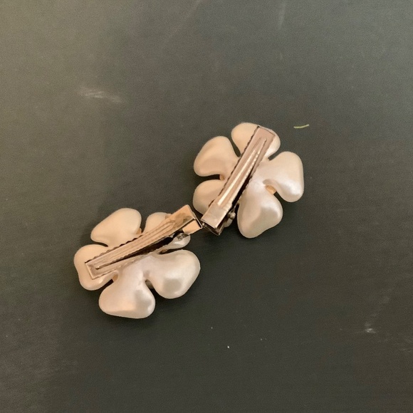 Set of 2 small pearl flower alligator clips - Picture 4 of 8